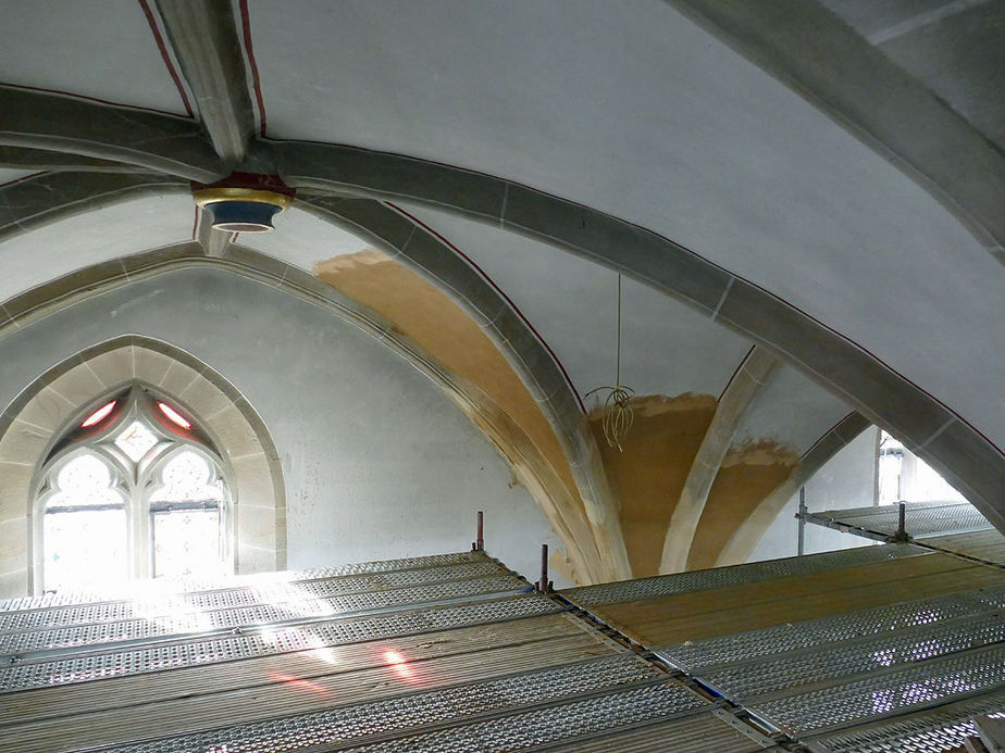 Fertigstellung der Putzerarbeiten in der Stadtpfarrkirche (Foto: Karl-Franz Thiede)